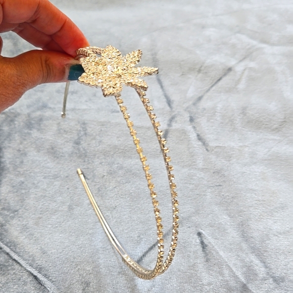 NEW Girls headband rhinestones silver - Picture 3 of 3